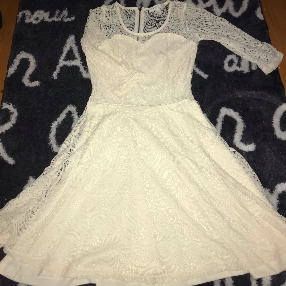 Love, Fire white/cream lace dress